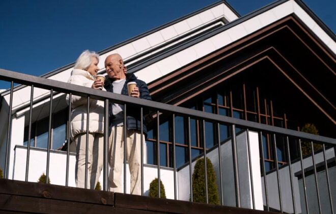 low-angle-senior-couple-with-coffee-cups